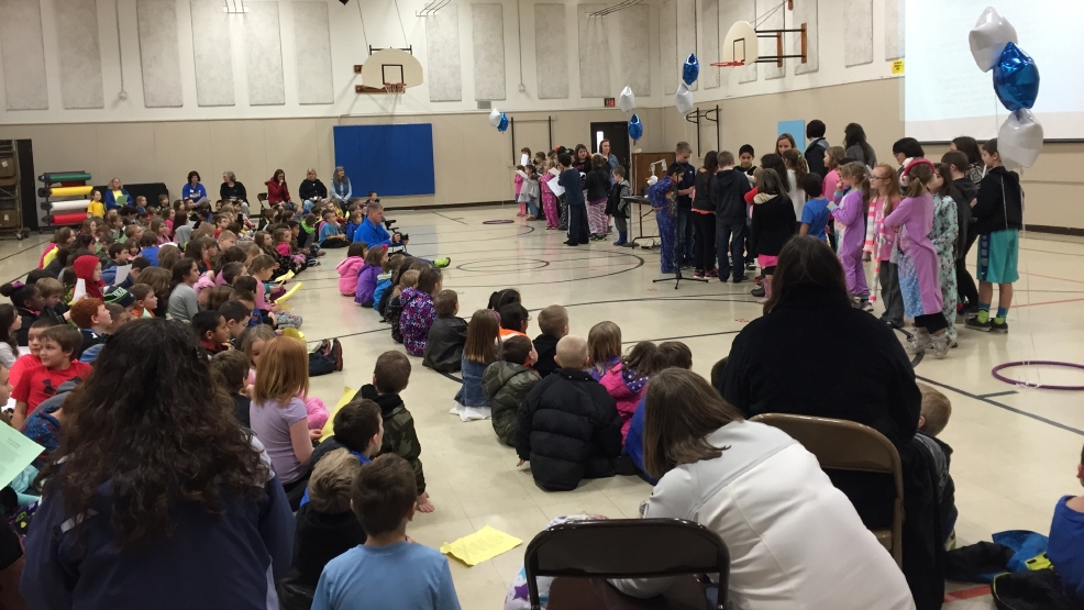 Winchester Elementary students hold schoolwide 'readin' Friday KPIC