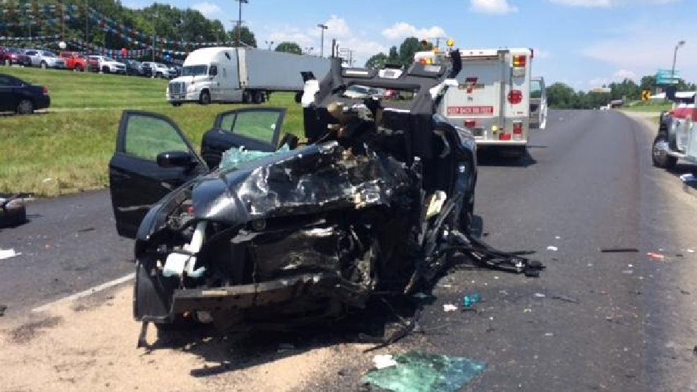 Police One dead, one taken to hospital in headon crash in Franklin