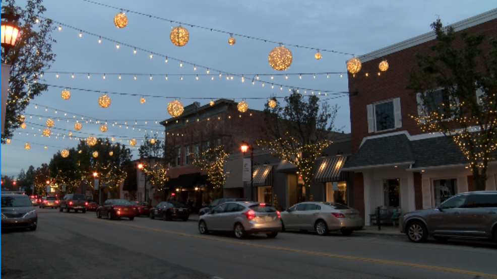 Downtown Sylvania 'lights up' for the holiday season WNWO