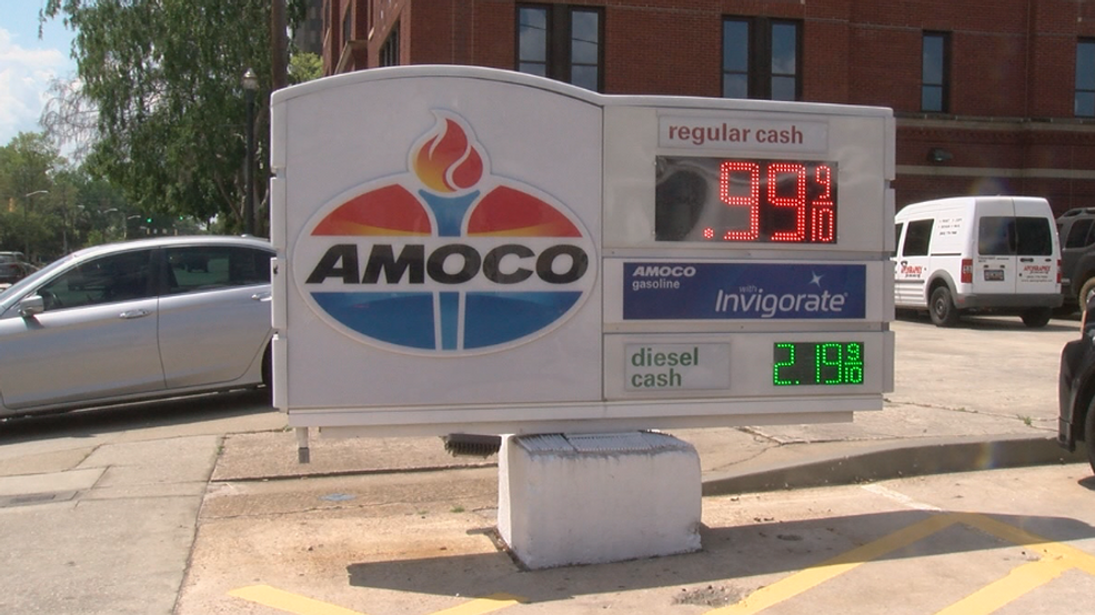 Local gas station drops prices; spreading positivity for a day WACH