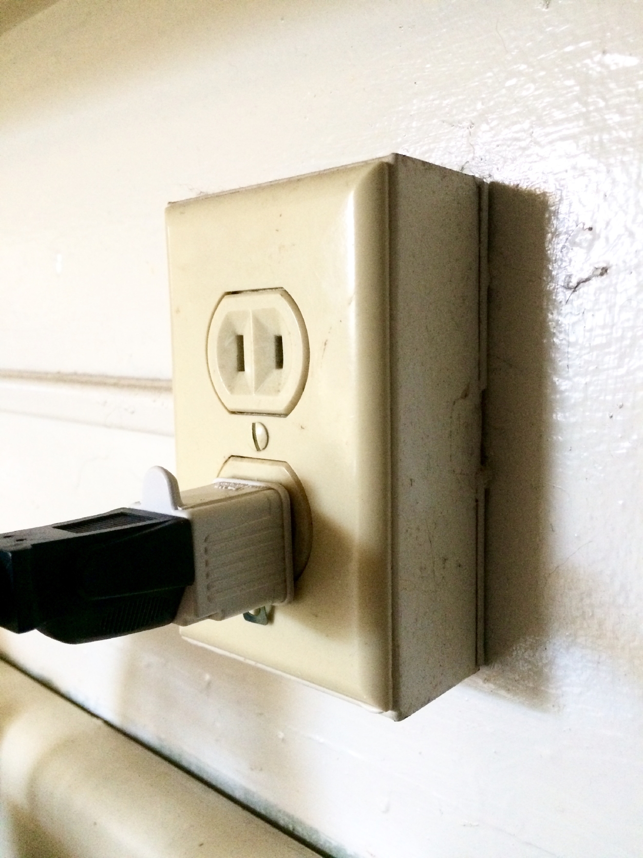 Overloaded outlet causes fatal mobile home fire WLOS