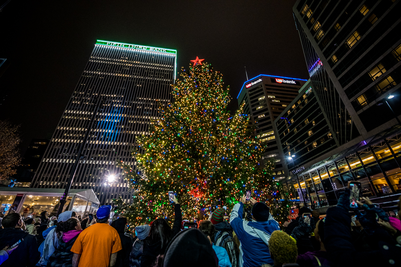 Christmas In Cincy Is Finally Here With the Tree Lighting on Fountain Square | Cincinnati Refined