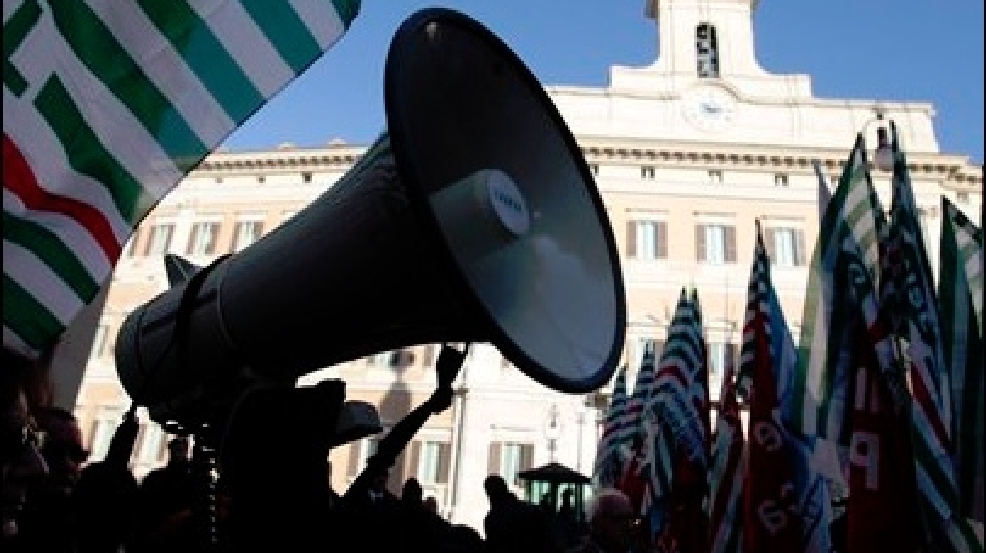 Government workers strike in Italy KOMO