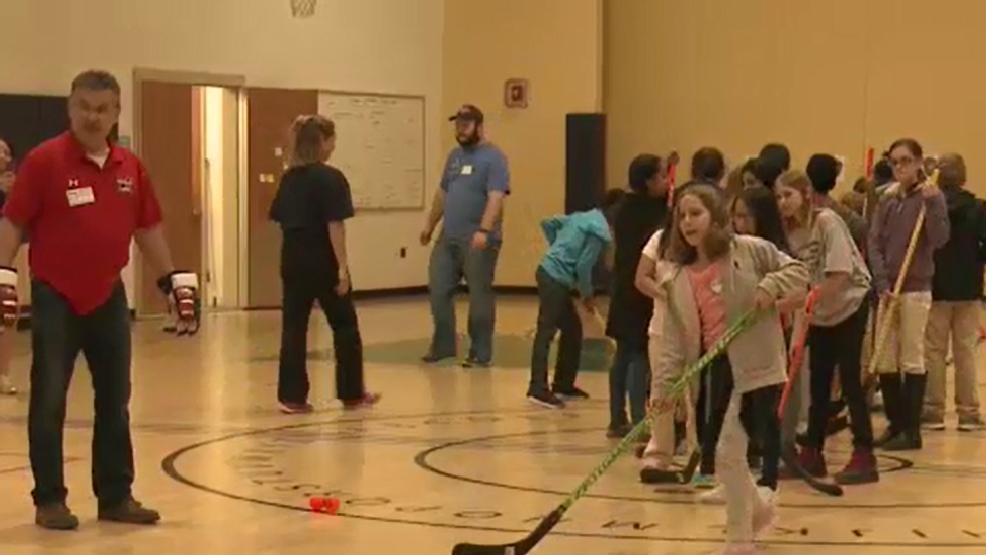 Elementary students learn math and science through hockey WJLA