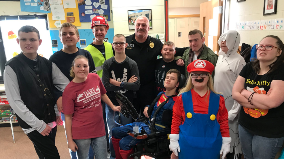 Officer surprises Hilliard Darby life skills class with candy for