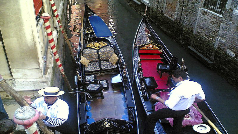 Venice Italy gondoliers PIXLR.jpg Venice Italy gondoliers PIXLR.jpg